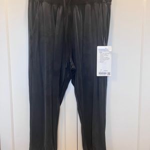Lululemon Lost in Leisure Crop Jogger Black Size 6 Cupro Relaxed Silky NEW